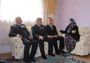 Şehit Ailelerinin gönlünü aldılar